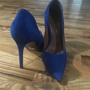 Schutz blue pumps